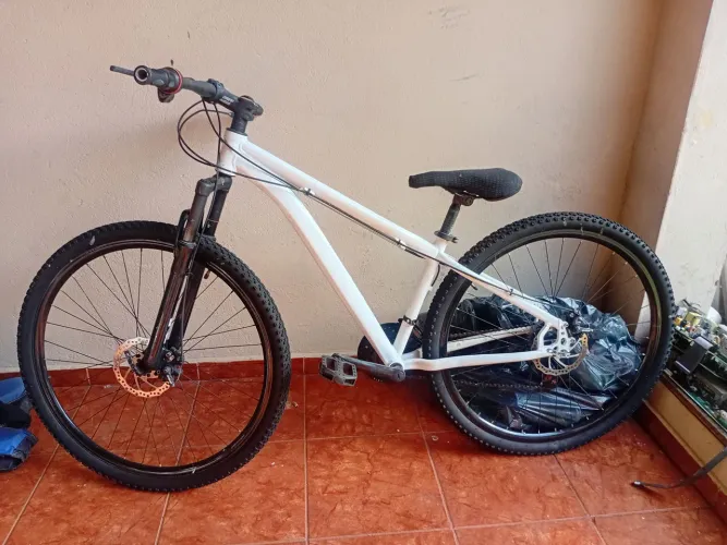 Vende-se bike aro 29 zera nd pra fazer pneus novo trocado zero.