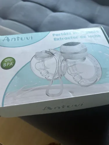 Bomba de Leite Antuvi com 4 potes de vidro.