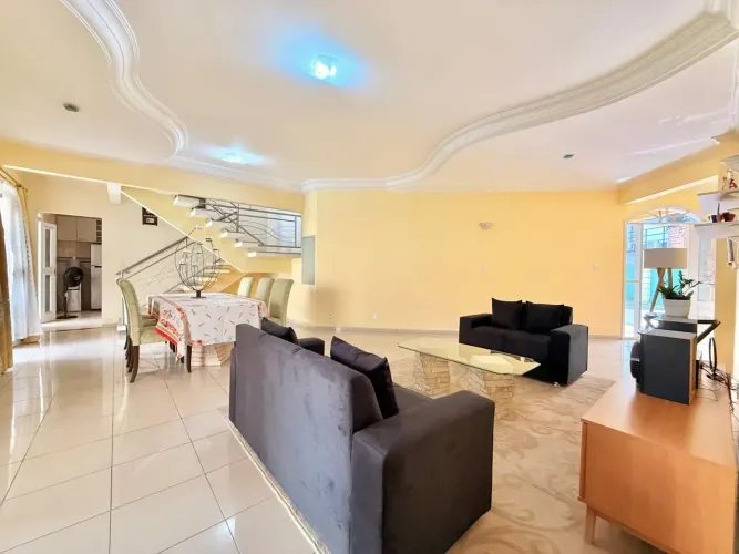 Casa no cond cidade jardim I com 05 quartos