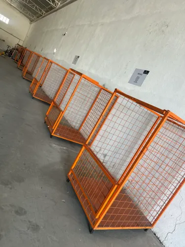 Gaiola de armazenamento de produtos semi nova