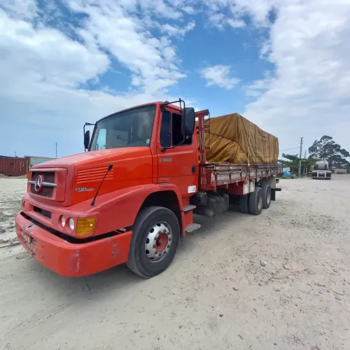 Caminhão baú e carroceria P/ FRETE