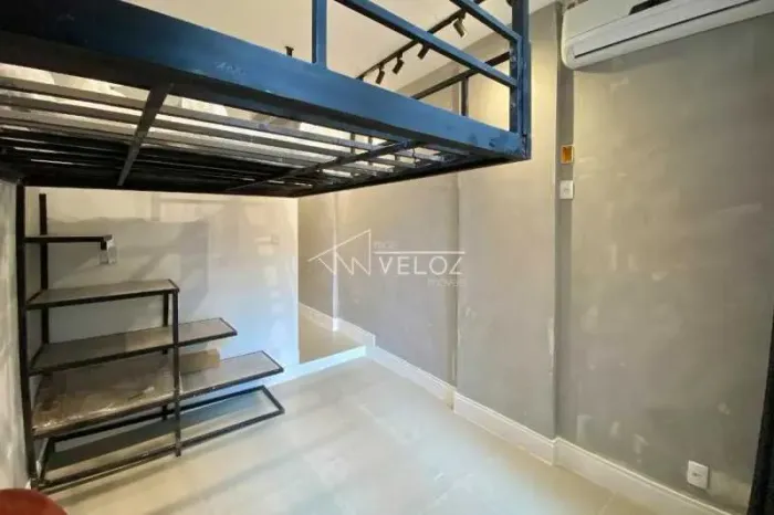 Kitnet/Conjugado : / Residencial / Santa Teresa