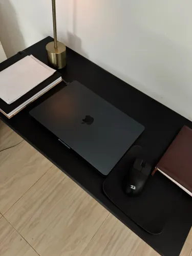 Mesa de Escritório Preta | Design Minimalista e Moderno