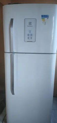 Geladeira com defeito (vazamento de água)
