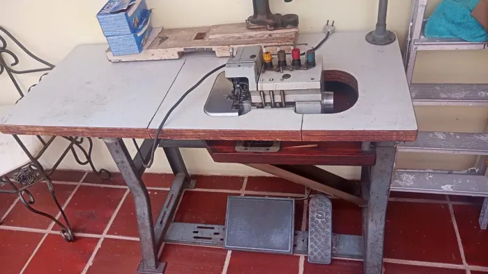 Máquina de costura industrial Overlock