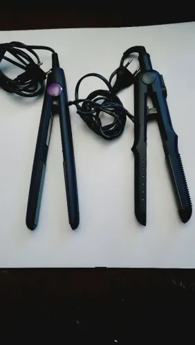 Estou vendendo essas duas chapinha de cabelo