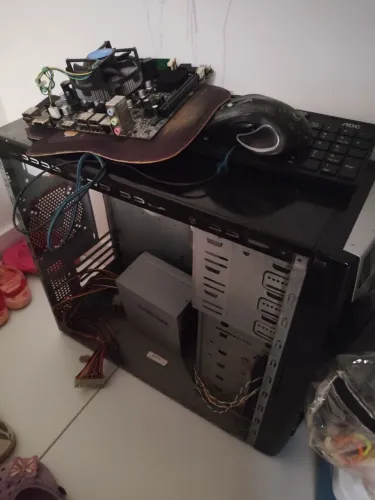 Vendo placa mãe com processador e memória RAM 