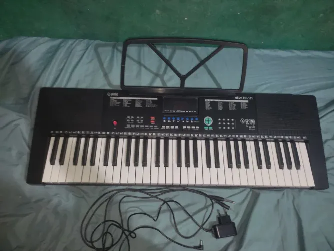 vende-se teclado spring
