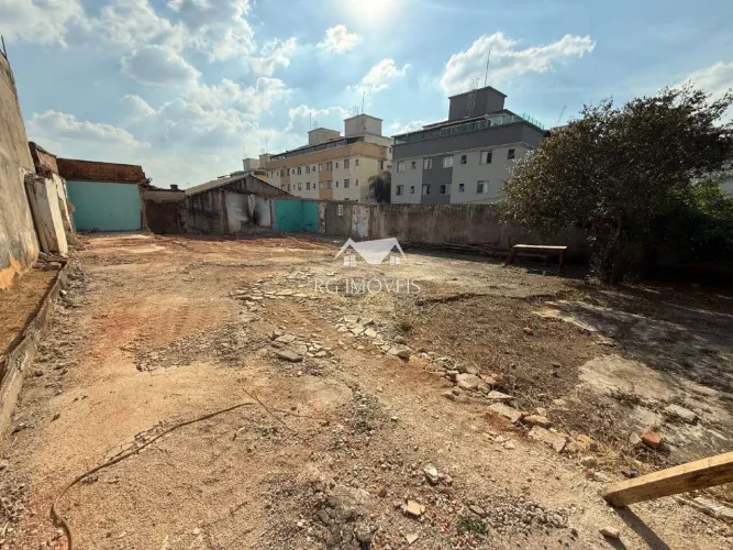 Lote Comercial no Barreiro com 387 m² em Localização Estratégica.