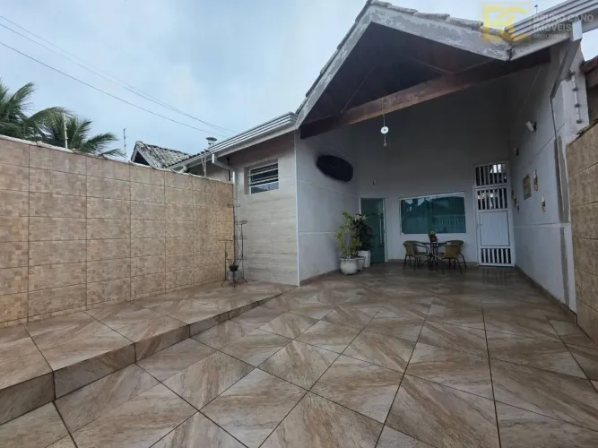 Casa Térrea a 800m do mar à venda - Arpoador - Peruíbe/SP