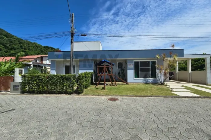 Casa de Alto Padrão no Condomínio Residencial Paraíso - A apenas 200 metros do mar!