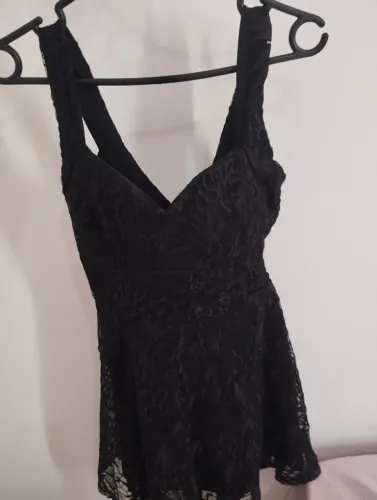 Vestido curto arrumado