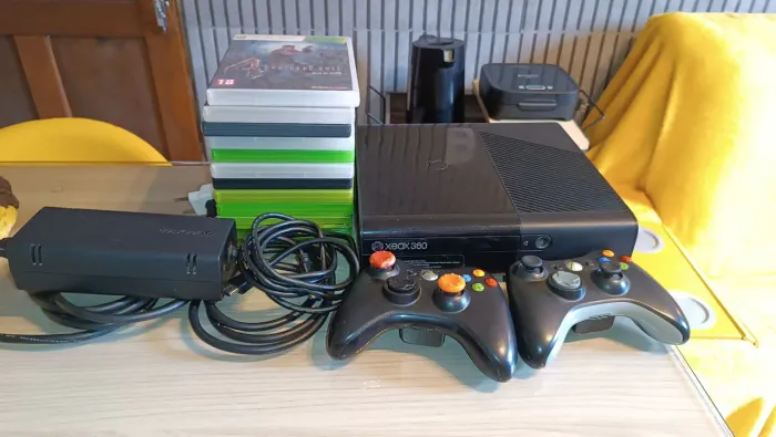 Xbox 360 super slim 