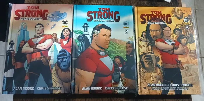 Combo HQs Tom Strong: Edição Definitiva - 3 Volumes (seminovas)