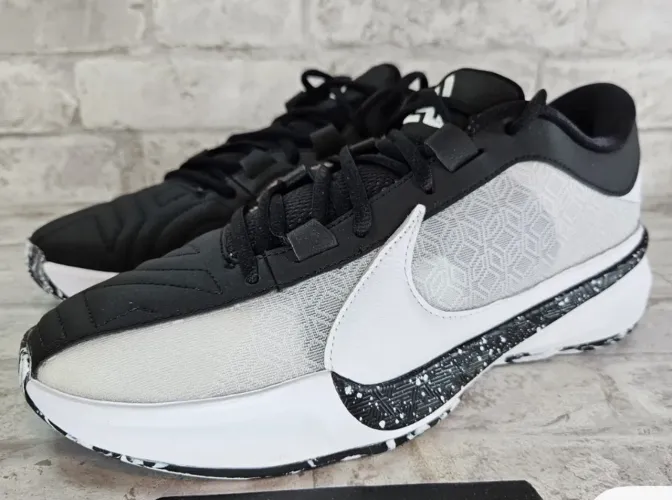 Tênis Nike Zoom Freak 5 "Oreo"