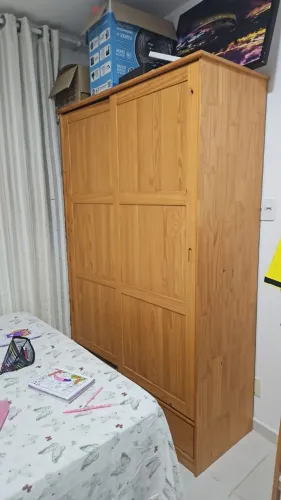 Armário guarda roupa Tok Stok Madeira Maciça