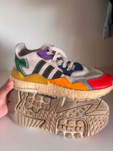 Adidas Nite Jogger Pride Unisex<br>R$300,00
