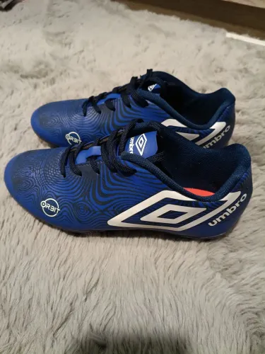 Chuteira umbro campo número 34