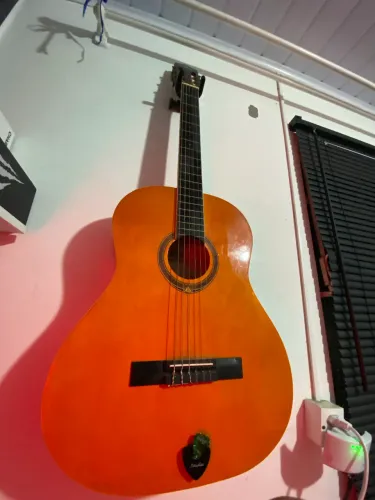 Vendo violão Michael usado (acompanha capa do violão mais palheta com suporte )