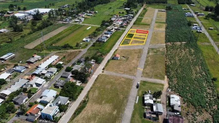 TERRENO DE ESQUINA EM CONDOMÍNIO COM ÓTIMA LOCALIZAÇÃO EM SOMBRIO