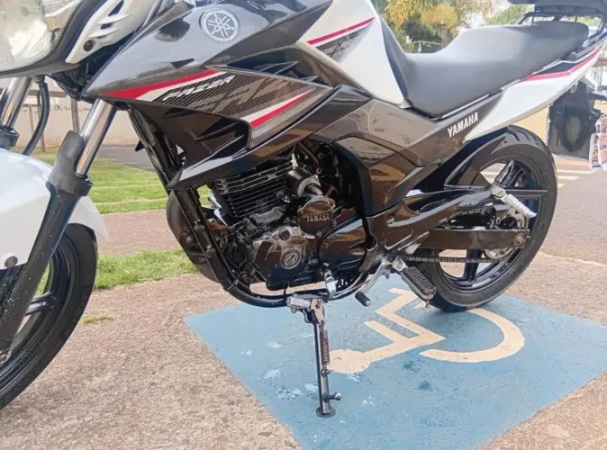 Vendo Yamaha Fz15 150 quitada só transferir