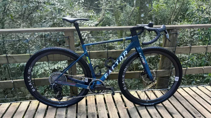 Bicicleta Gravel Factor