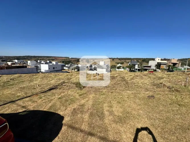 Terreno para Venda em condomínio no Bairro Granja Marileusa