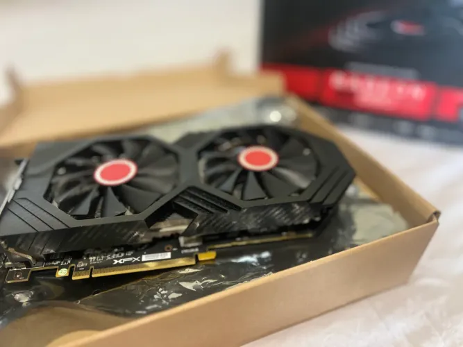 XFX Radeon RX 580 8GB GDDR5 - (DEFEITO) Para Reparo ou Peças
