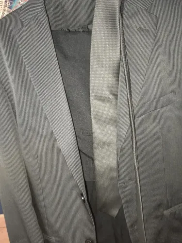 TERNO COMPLETO 46/ USADO 1 VEZ (Calça, blazer e gravata)
