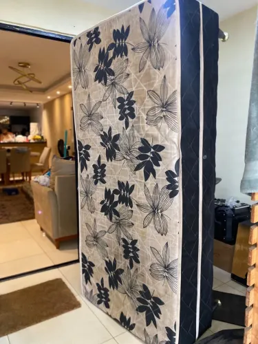 Cama box solteiro em perfeito estado