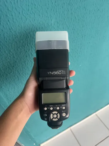 Flash Yongnuo YN560 III + Caixa + Capa + Rebatedor de Brinde 