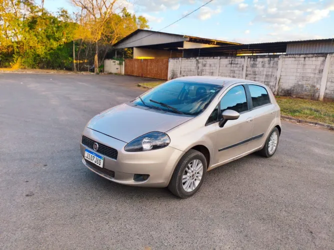 Fiat Punto Attractive 1.4 Fire Flex 8V 5P 2012