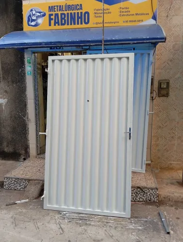Portão social de ferro