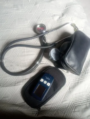 Medidor de glicose e aparelho de P.A 