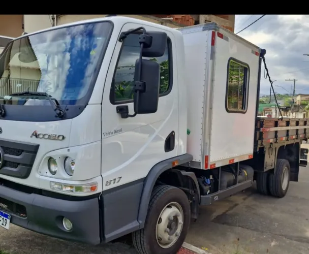 Aluga-se Caminhões com cabine suplementar