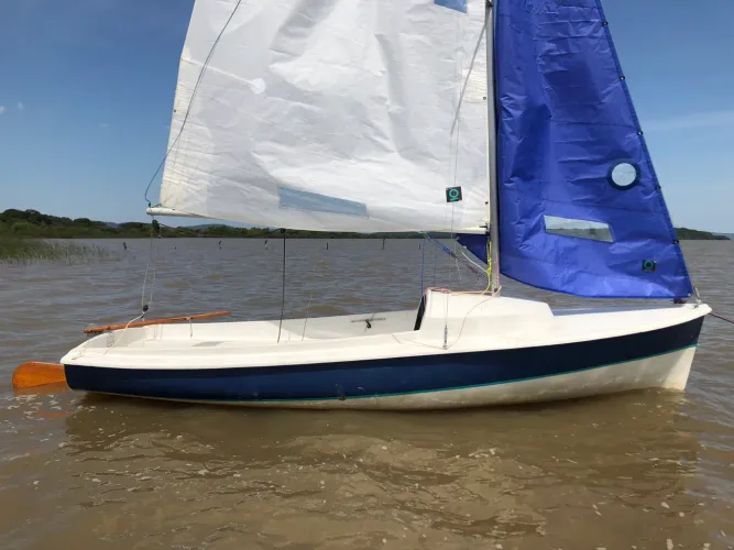 Veleiro Day Sailer 16 pés