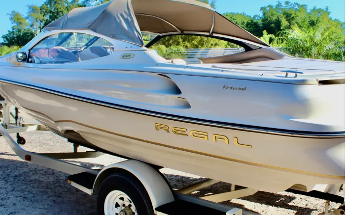 Lancha Regal 21 Pés Volvo Penta V8 | Carreta Original | Pronta p/ Navegar