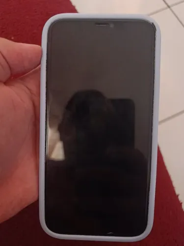 Vendo iPhone 11 normal 128gb (traseira quebrada), único defeito.