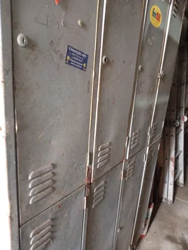 Armário de ferro 8 portas