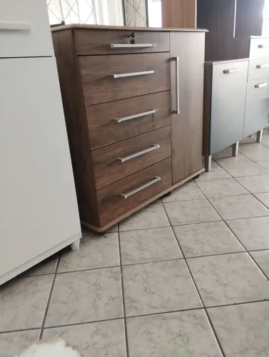 Vendo uma cômoda