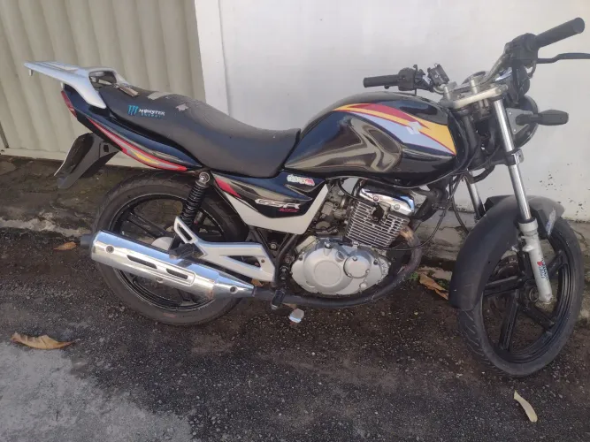 Moto conservado pintura nova pneus novos transmissão nova moto boa econômica