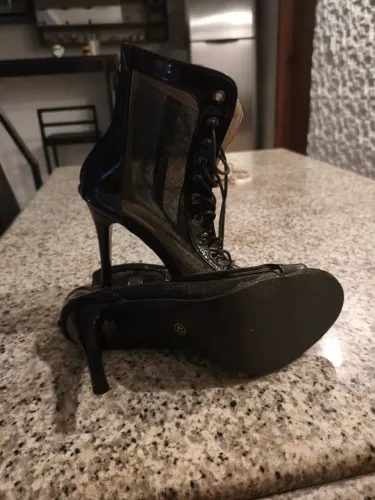 Bota cano curto Preta nunca usada n 39