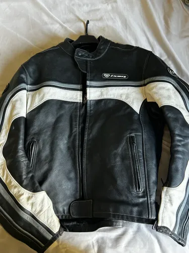 Jaqueta de Couro Moto IXON Importada - Proteção Premium | Preta/Branca