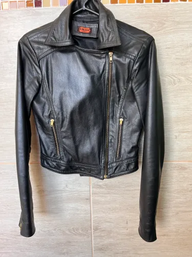 JAQUETA FEMININA DE COURO LEGÍTIMO ESTILO BIKER