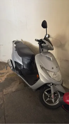 Suzuki Burgman 125  toda revisada, impecável 