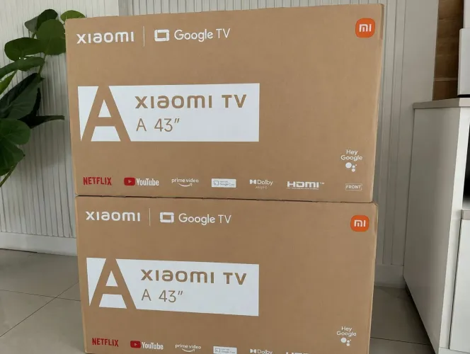 Smart TV 43' nova, lacrada na caixa