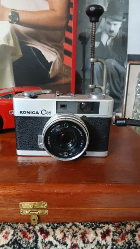 Câmera fotográfica analógica Konica C35