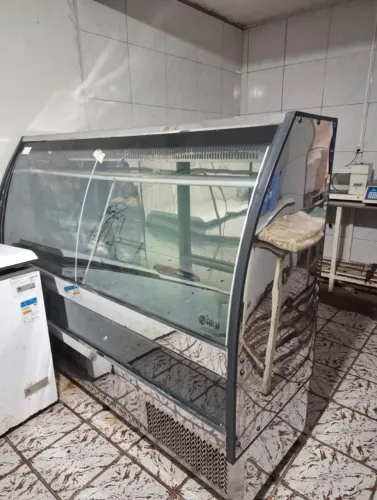 Balcão Vitrine Expositora Refrigerada para Frios e Carnes - SEMINOVA