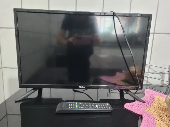 TV Philco 24" em Bom estado com controle