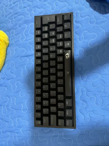 Teclado Redragon Fizz RGB Preto Switch Marrom